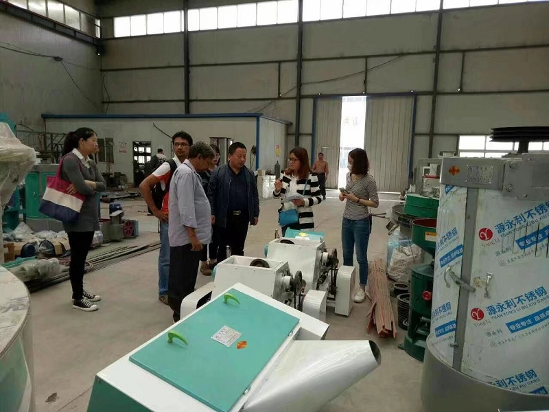 阜阳加拿大客户参观订购杂粮加工设备，合作愉快。