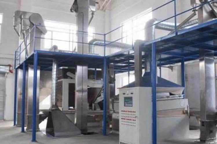 小苏打除锈法 这是藜麦加工设备除锈工作中常用的方法，也是很有效的一种方法