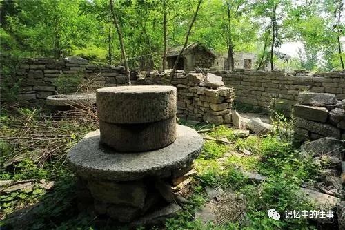 面粉玉米石磨机图片_面粉玉米石磨机怎么做_玉米石磨面粉机